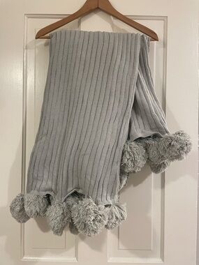 Cozy Ribbed Knit Throw Blanket with Pom-Pom Fringe - Light Gray